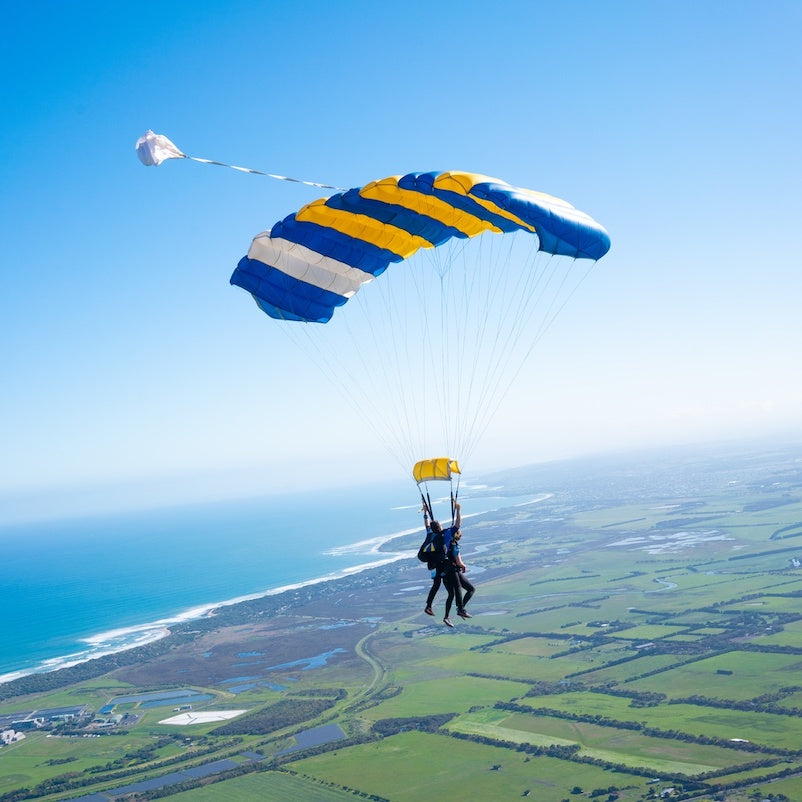 Skydiving and helicopter tour by Rotor One