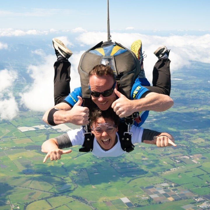 Skydiving and helicopter tour by Rotor One