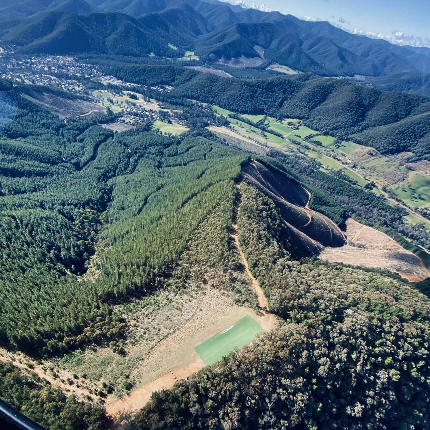 Helicopter Mountain Biking Tour to Mystic Bike Park from Melbourne with Rotor One